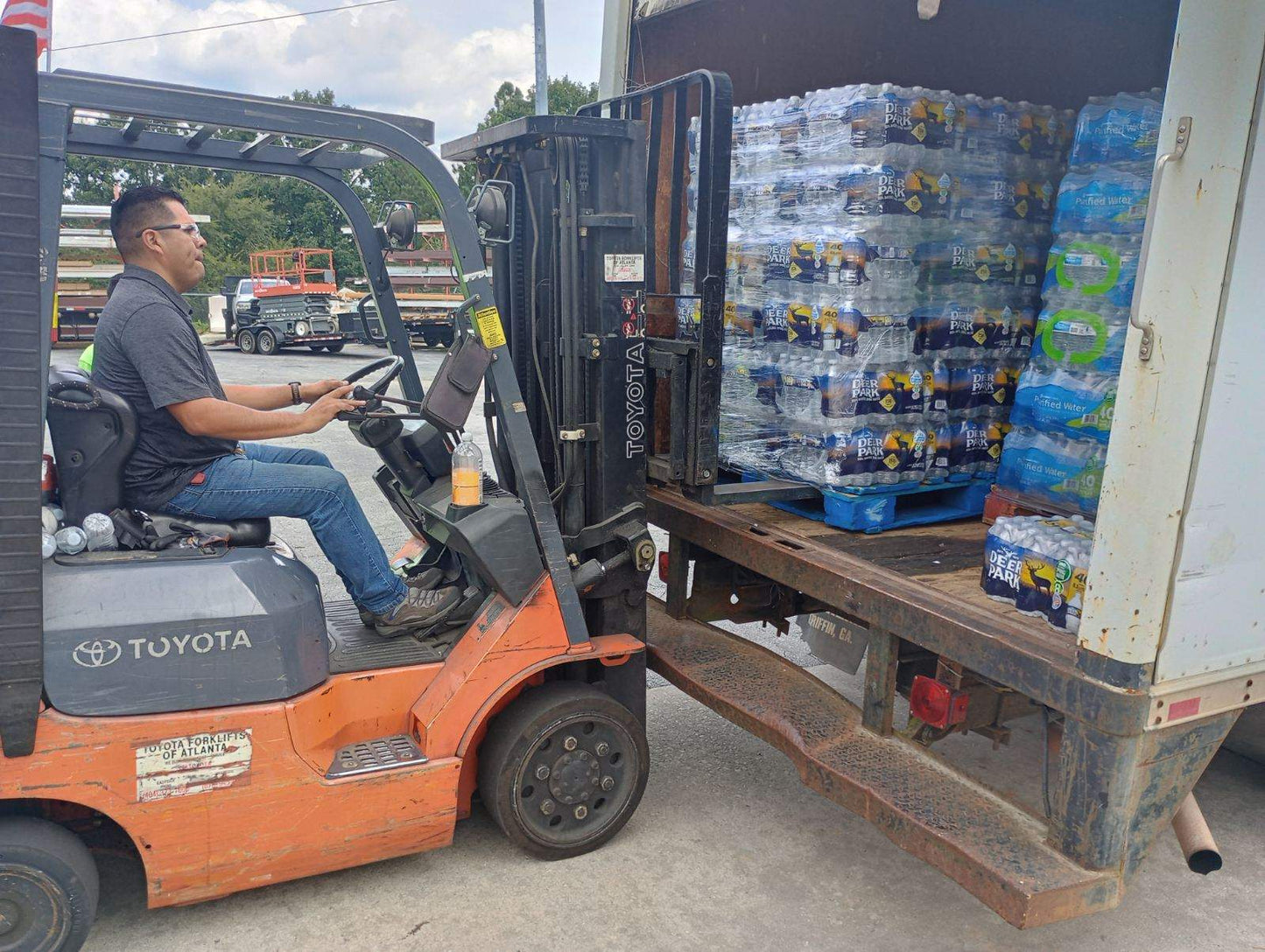 Deer Park Natural Spring Water – Full Pallet (1,920 Bottles, 16.9 oz)