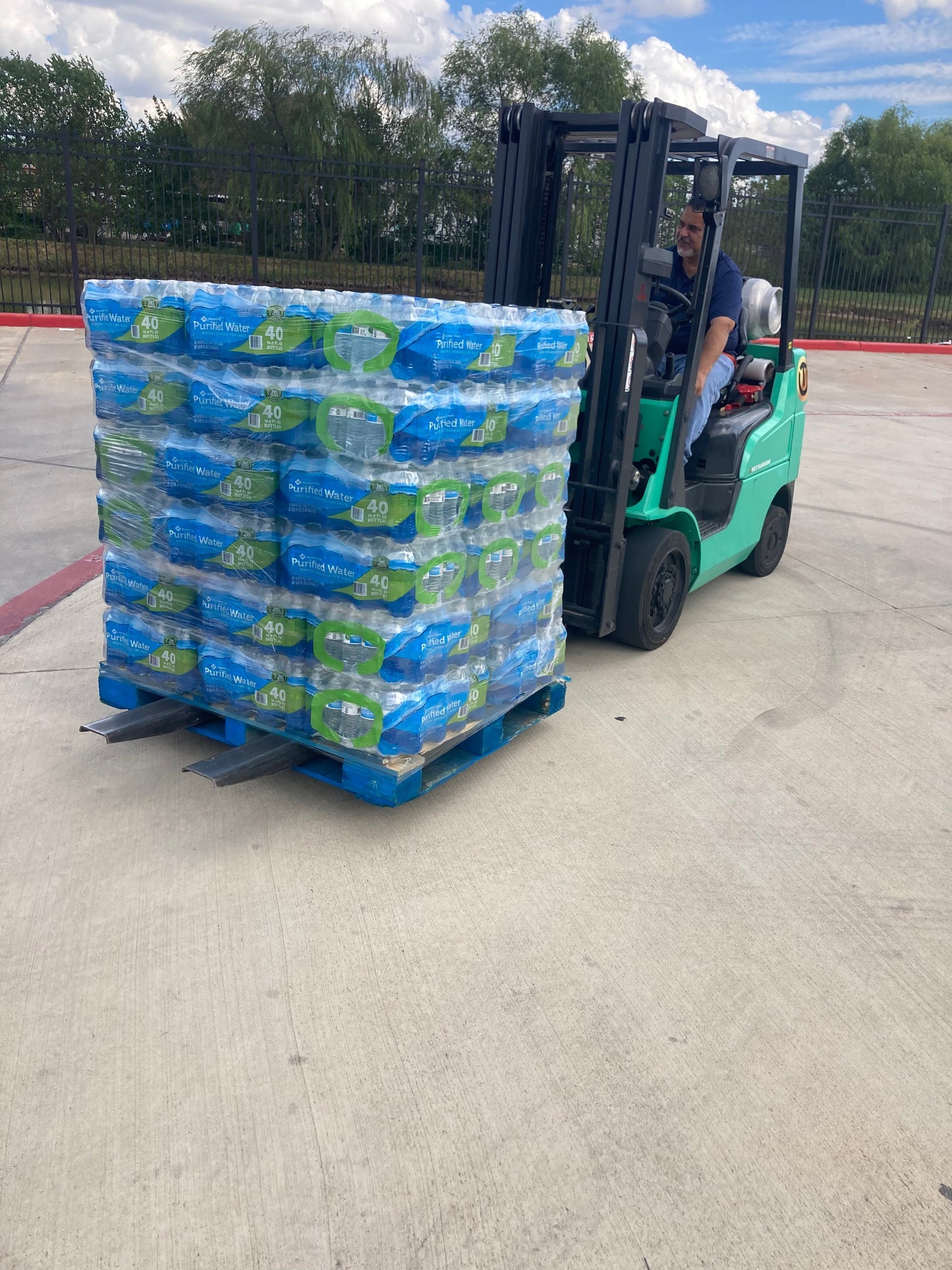 Member's Mark Purified Water – Full Pallet (1,920 Bottles, 16.9 oz)