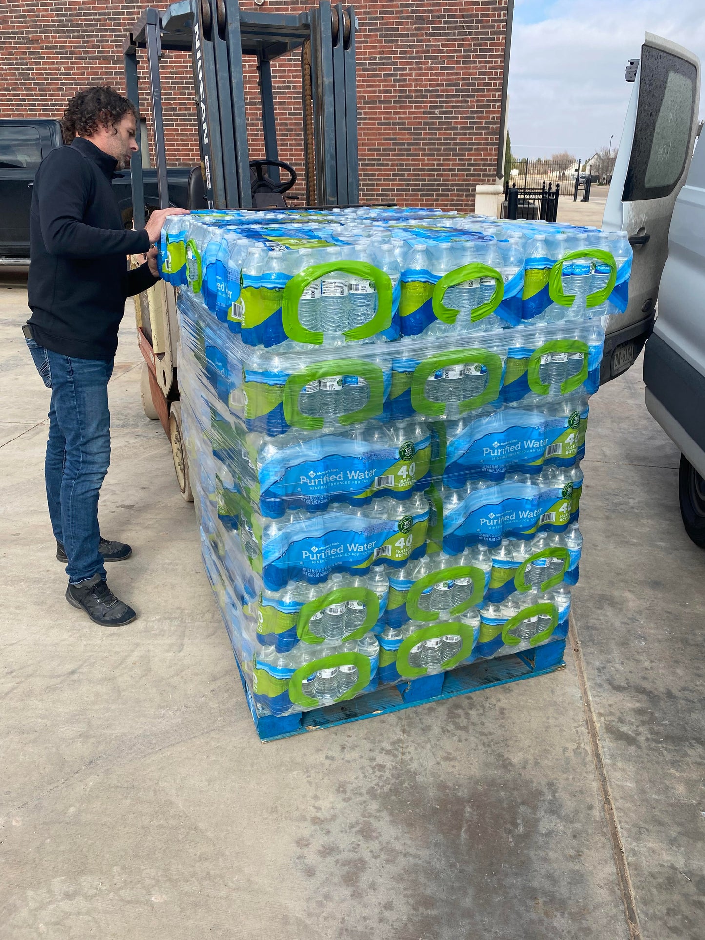 Member's Mark Purified Water – Full Pallet (1,920 Bottles, 16.9 oz)